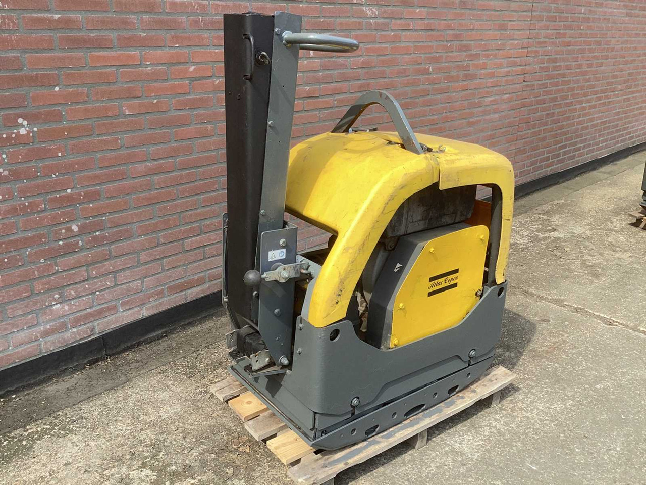 ATLAS COPCO LG504 - Plaque vibrante: photos 5 ATLAS COPCO LG504 - Plaque vibrante: photos 5