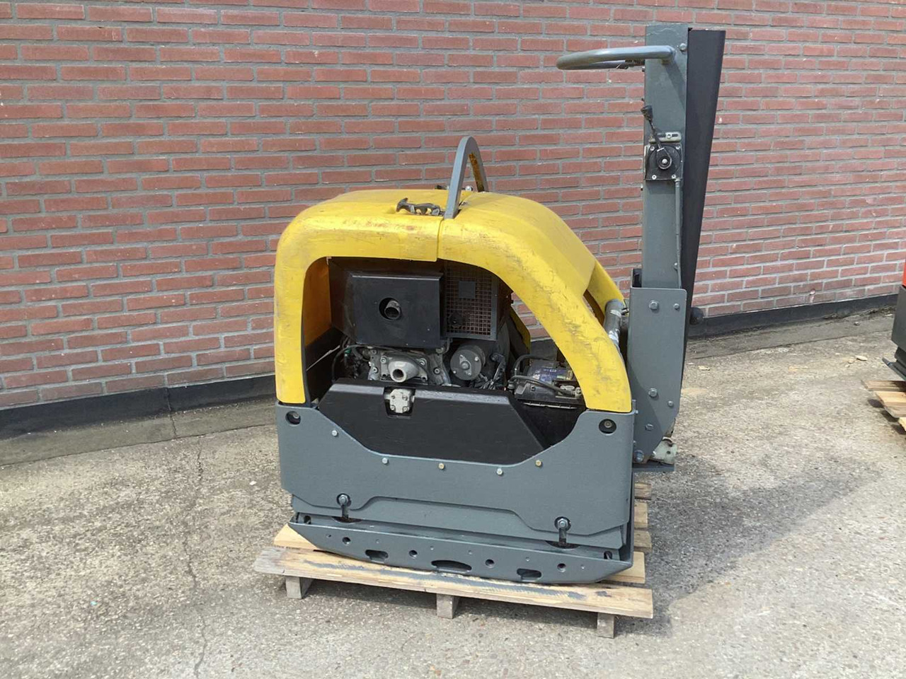 ATLAS COPCO LG504 - Plaque vibrante: photos 2 ATLAS COPCO LG504 - Plaque vibrante: photos 2