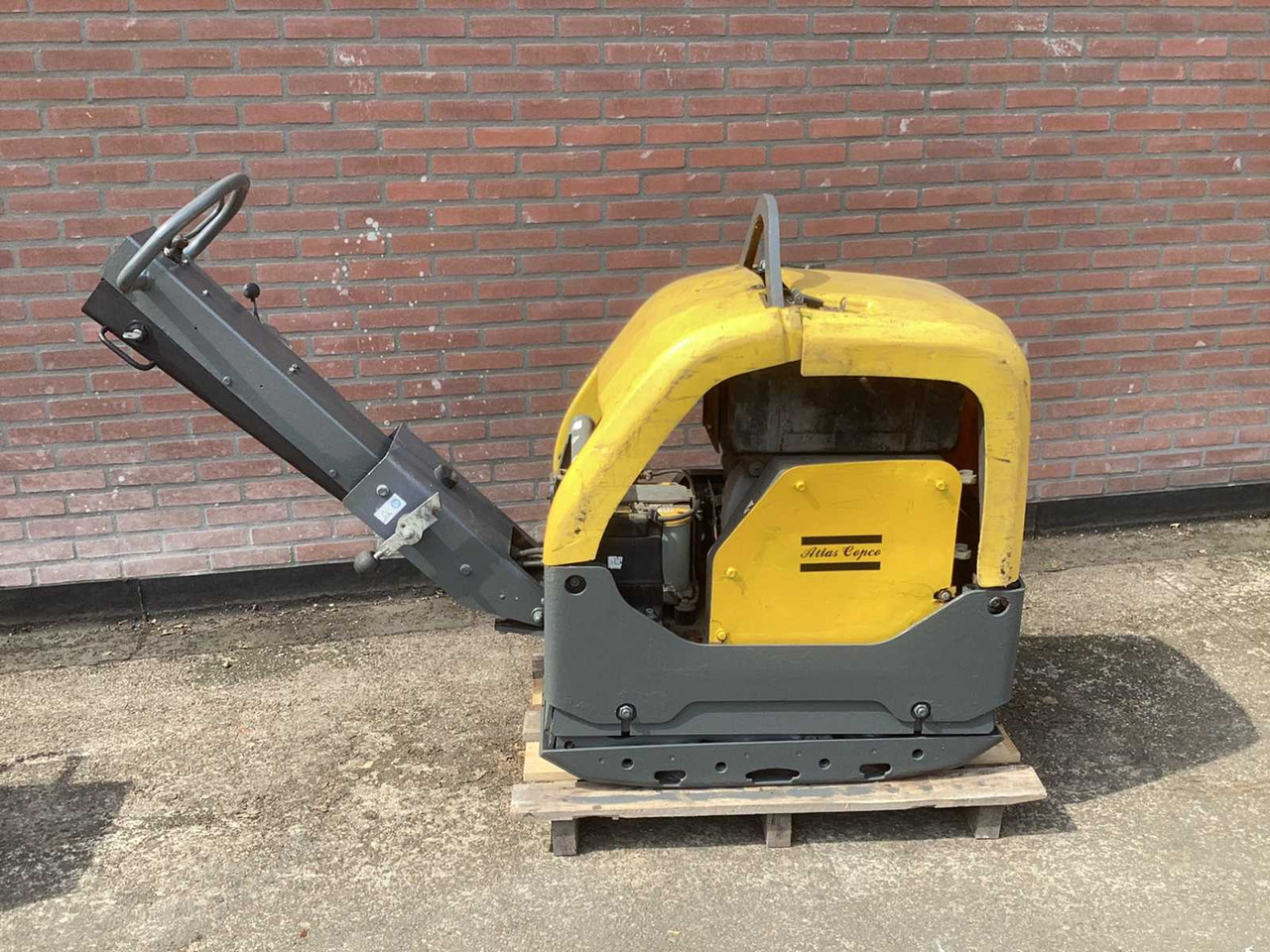 ATLAS COPCO LG504 - Plaque vibrante: photos 3 ATLAS COPCO LG504 - Plaque vibrante: photos 3