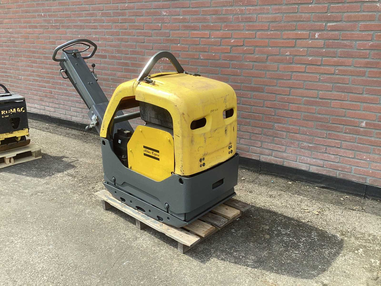 ATLAS COPCO LG504 - Plaque vibrante: photos 4 ATLAS COPCO LG504 - Plaque vibrante: photos 4