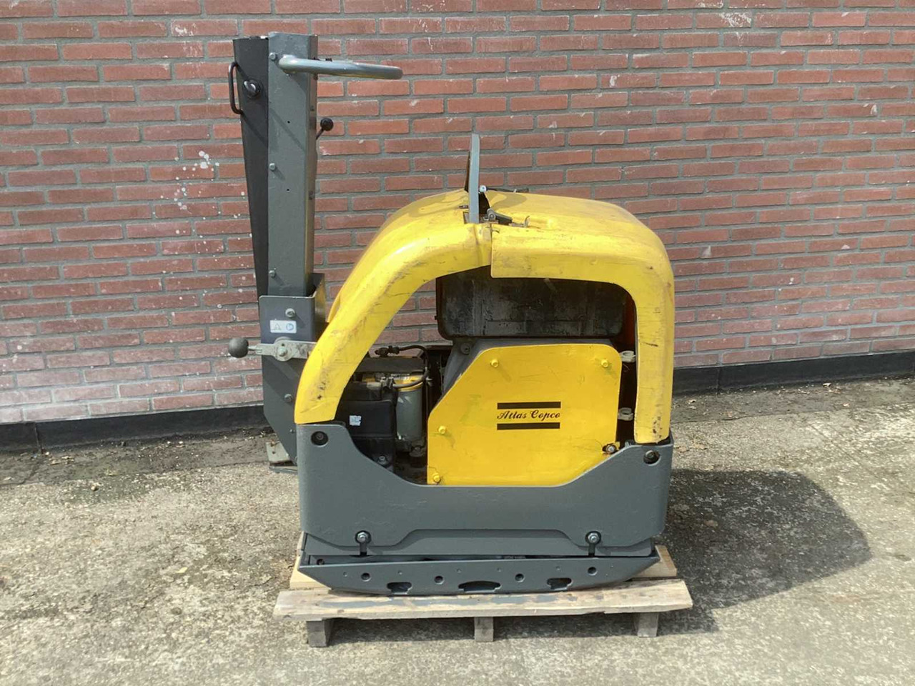 ATLAS COPCO LG504 - Plaque vibrante: photos 1 ATLAS COPCO LG504 - Plaque vibrante: photos 1