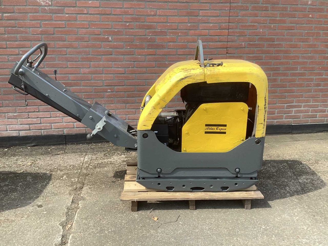 ATLAS COPCO LG504 - Plaque vibrante: photos 3 ATLAS COPCO LG504 - Plaque vibrante: photos 3