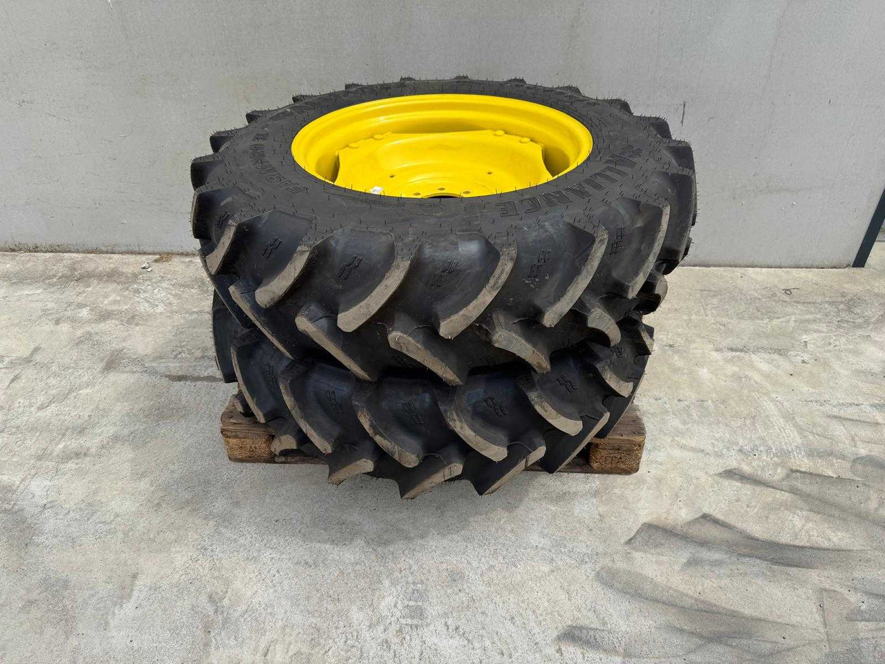 Alliance Farmpro 2 - Pneus et jantes pour Tracteur agricole: photos 2 Alliance Farmpro 2 - Pneus et jantes pour Tracteur agricole: photos 2