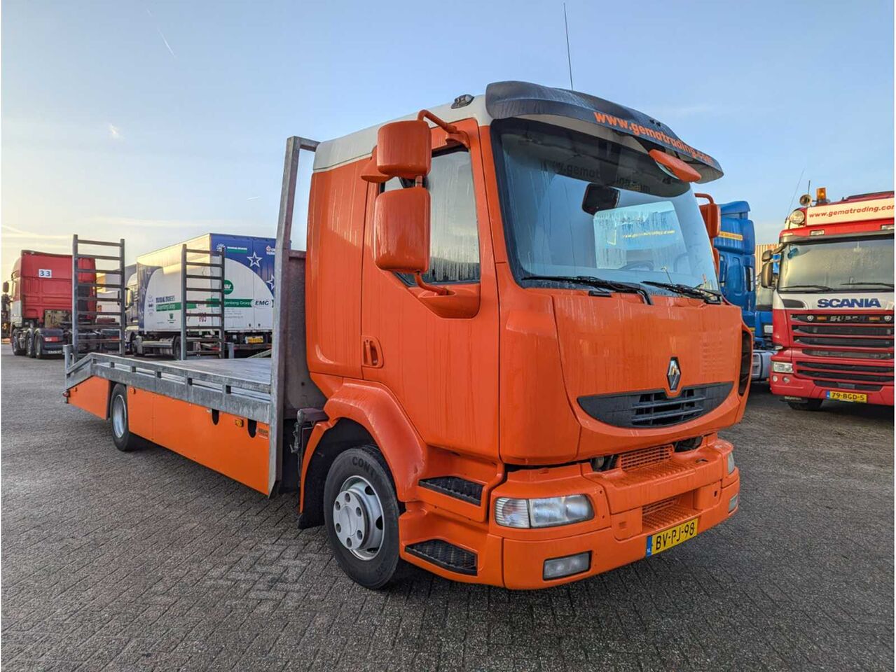 2008 RENAULT MIDLUM 220 RAMP - Camion: photos 3 2008 RENAULT MIDLUM 220 RAMP - Camion: photos 3