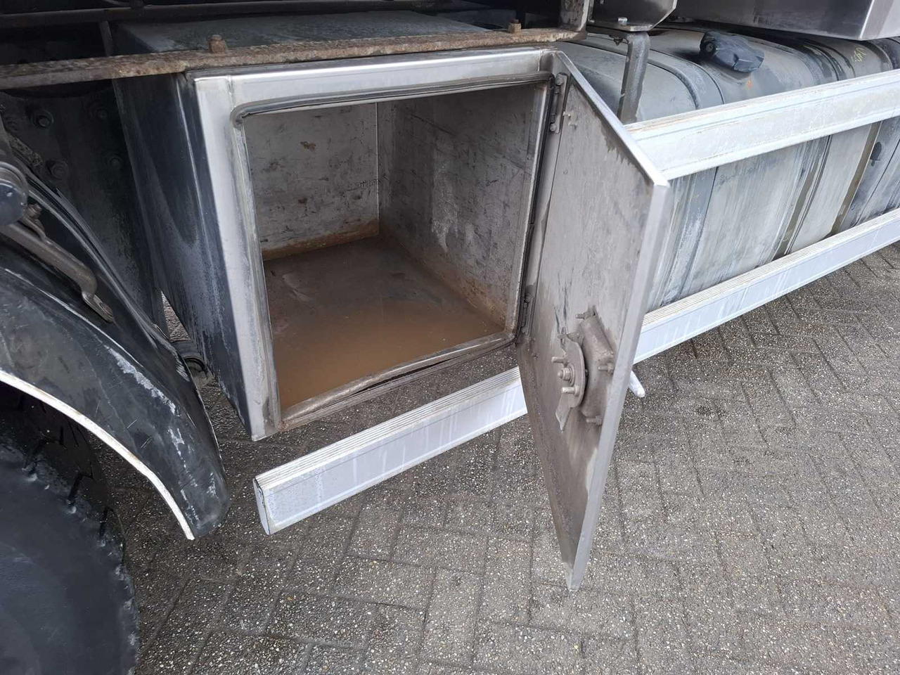 Camion 2009 MERCEDES-BENZ AXOR 1829 L GULLY VACUUM TRUCK: photos 37 Camion 2009 MERCEDES-BENZ AXOR 1829 L GULLY VACUUM TRUCK: photos 37