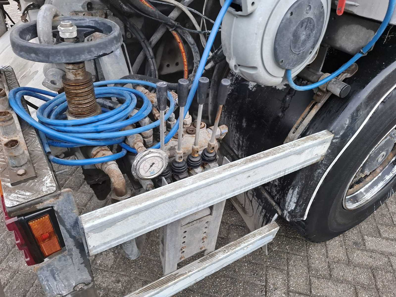 Camion 2009 MERCEDES-BENZ AXOR 1829 L GULLY VACUUM TRUCK: photos 35 Camion 2009 MERCEDES-BENZ AXOR 1829 L GULLY VACUUM TRUCK: photos 35