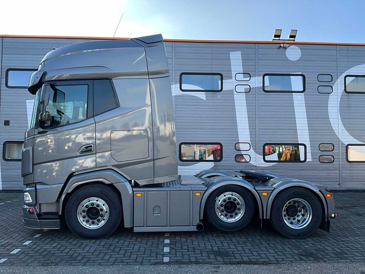 2024 DAF XG+ 530 FTG SHOWTRUCK 24-BVZ-2 - Camion: photos 2 2024 DAF XG+ 530 FTG SHOWTRUCK 24-BVZ-2 - Camion: photos 2