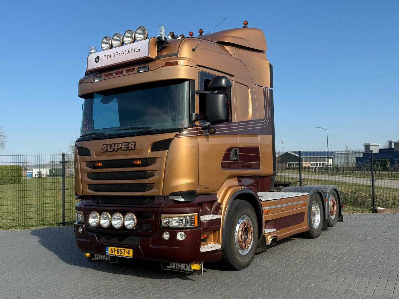 SCANIA - 2013 - R730 - 61-BST-4 - V8, SHOW TRUCK FULL AIR, RETARDER, HYDRAULICS, BOOGIE, ALU WHEELS, LEATHER - Camion: photos 1 SCANIA - 2013 - R730 - 61-BST-4 - V8, SHOW TRUCK FULL AIR, RETARDER, HYDRAULICS, BOOGIE, ALU WHEELS, LEATHER - Camion: photos 1