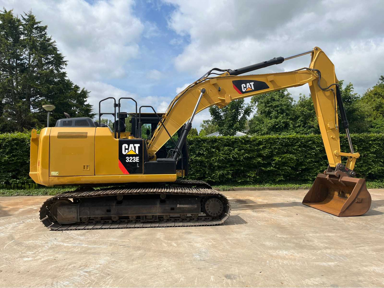 Caterpillar 323E L - Pelle sur chenille: photos 3 Caterpillar 323E L - Pelle sur chenille: photos 3