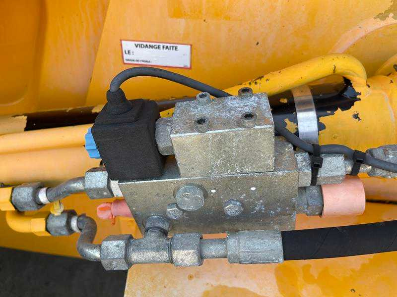 Caterpillar 428F - Tractopelle: photos 5 Caterpillar 428F - Tractopelle: photos 5