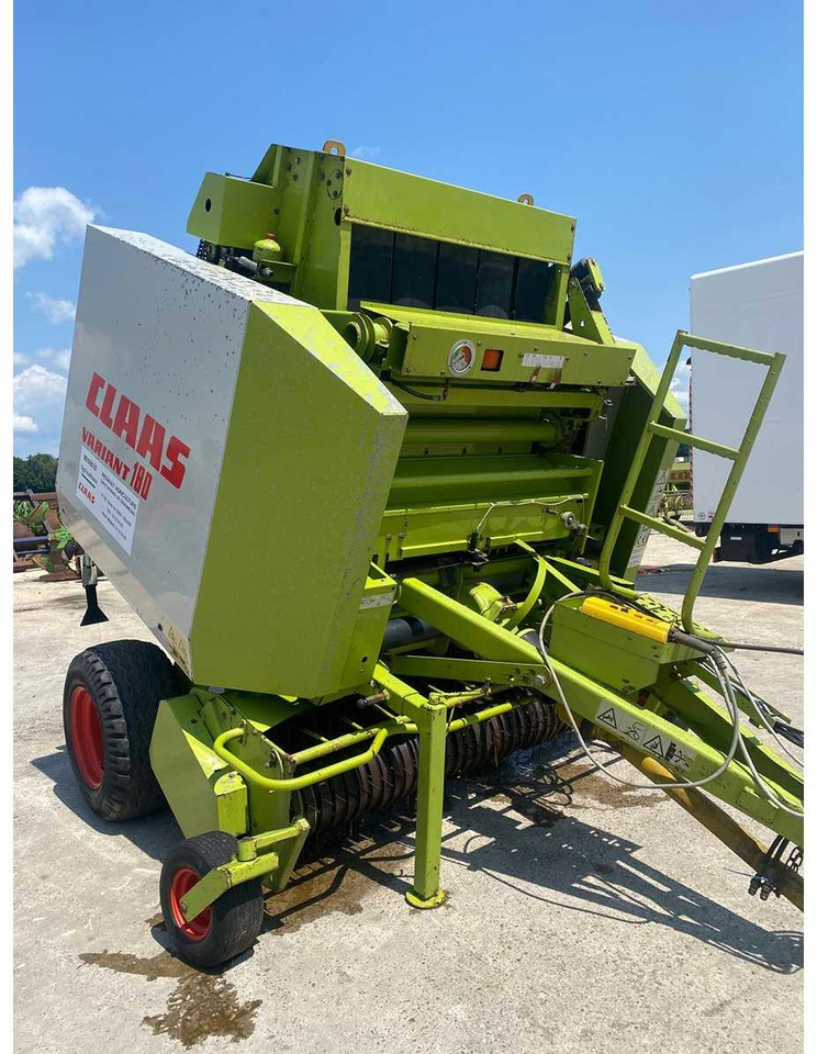 Claas VARIANT 180 - Presse à balles rondes: photos 1 Claas VARIANT 180 - Presse à balles rondes: photos 1