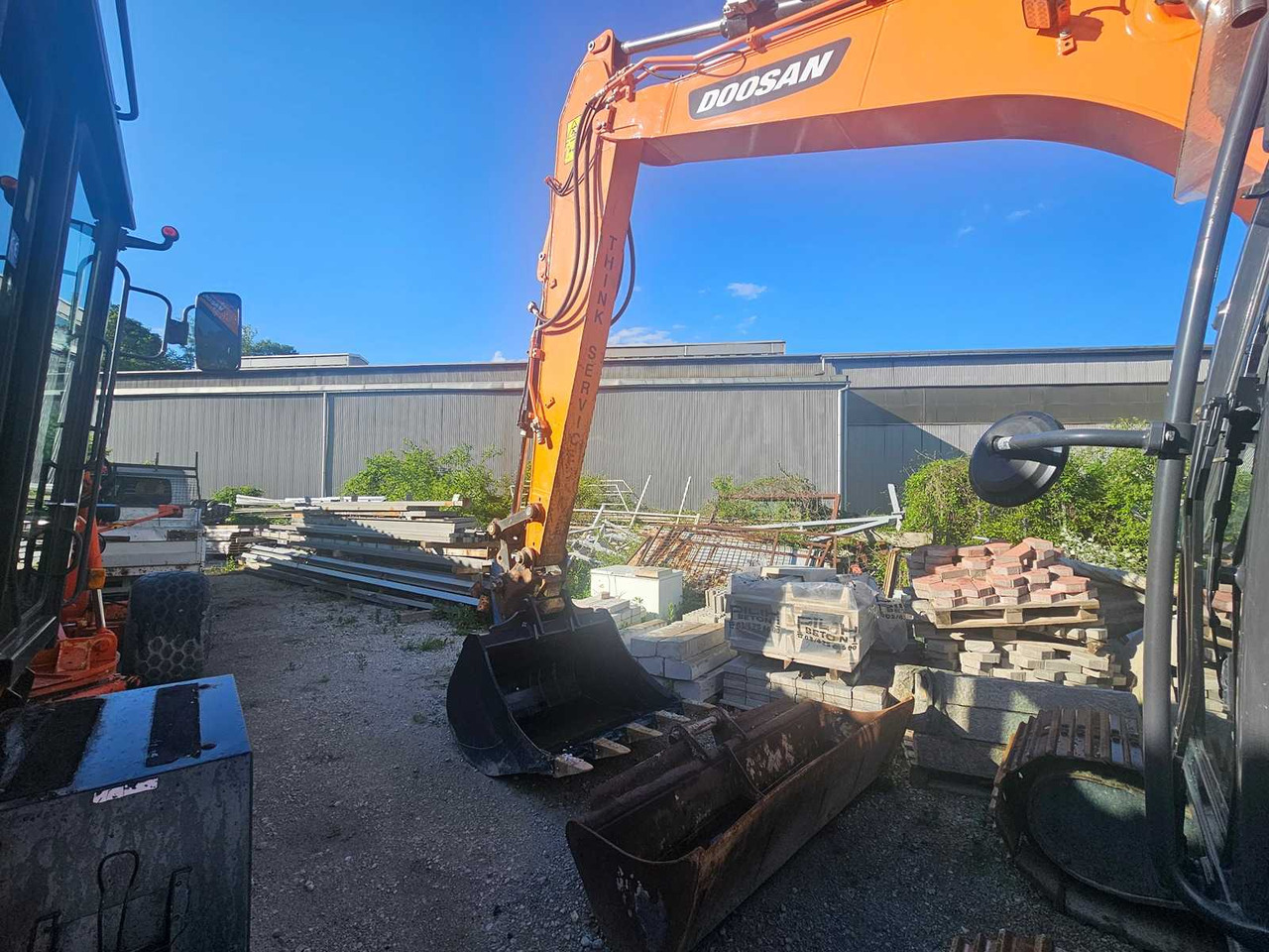 DOOSAN DX140LCR-7 - Pelle sur chenille: photos 5 DOOSAN DX140LCR-7 - Pelle sur chenille: photos 5