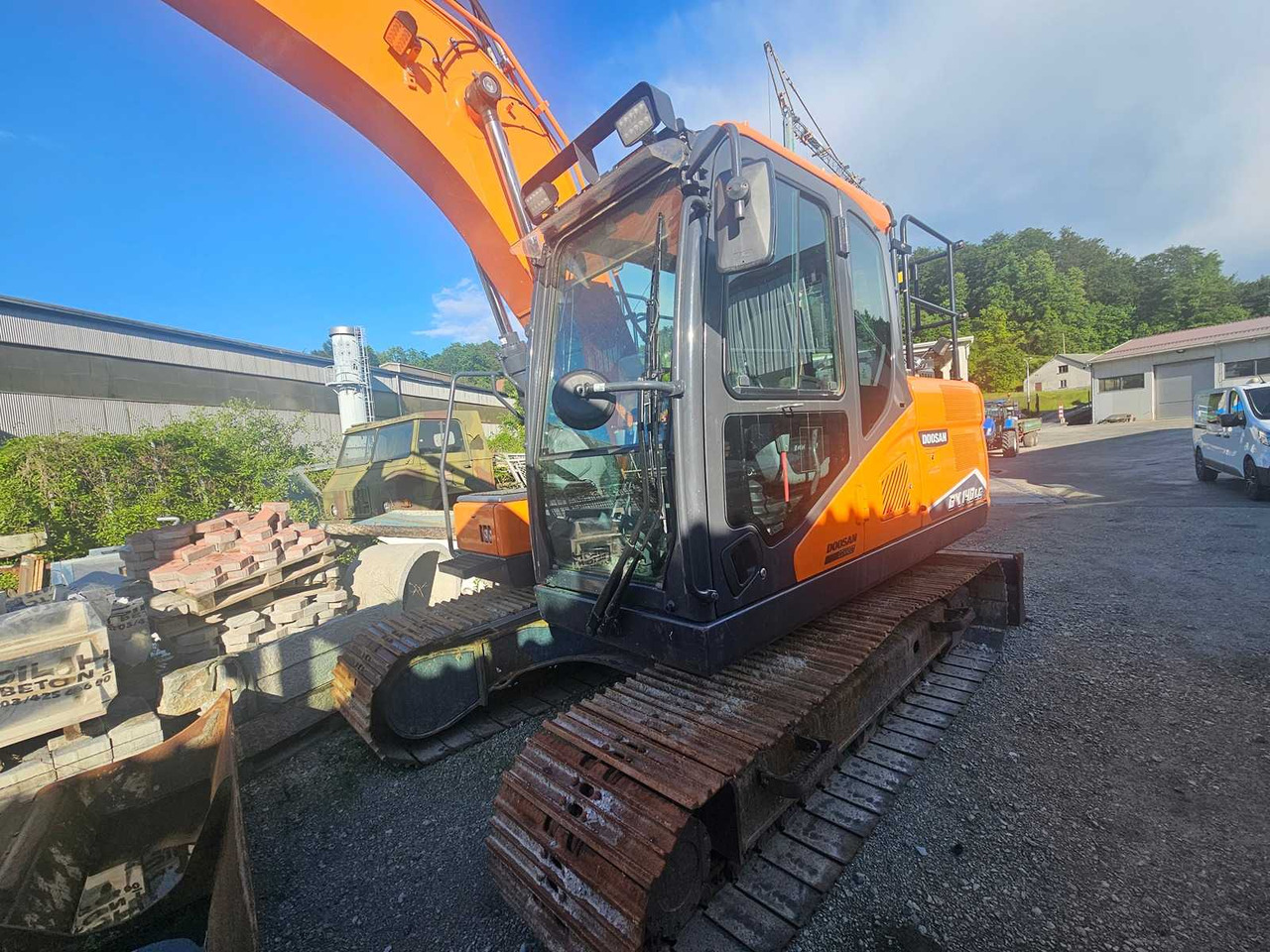 DOOSAN DX140LCR-7 - Pelle sur chenille: photos 1 DOOSAN DX140LCR-7 - Pelle sur chenille: photos 1