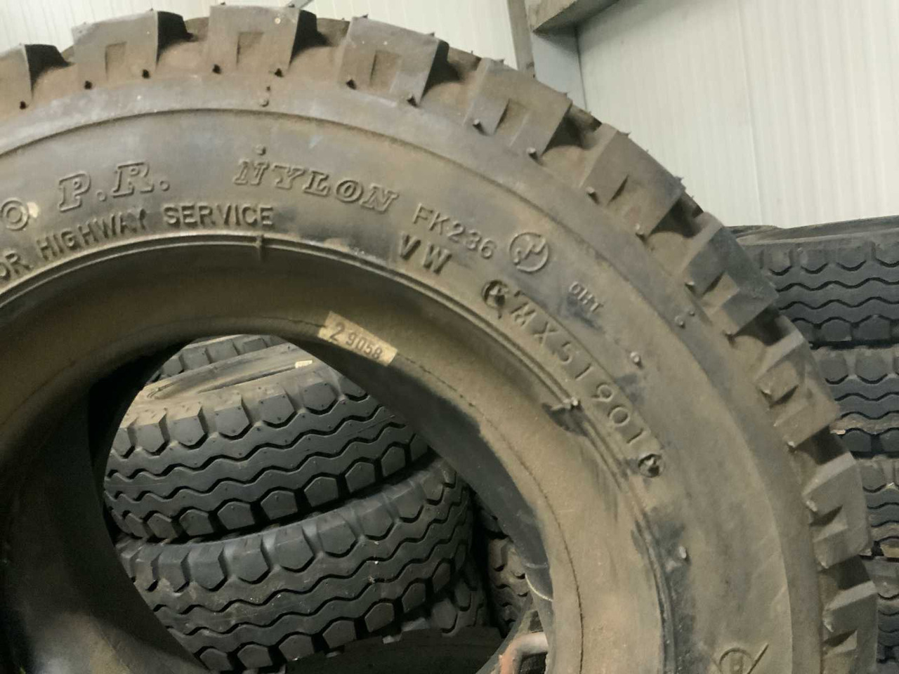 Dunlop - Pneus et jantes pour Tracteur agricole: photos 4 Dunlop - Pneus et jantes pour Tracteur agricole: photos 4