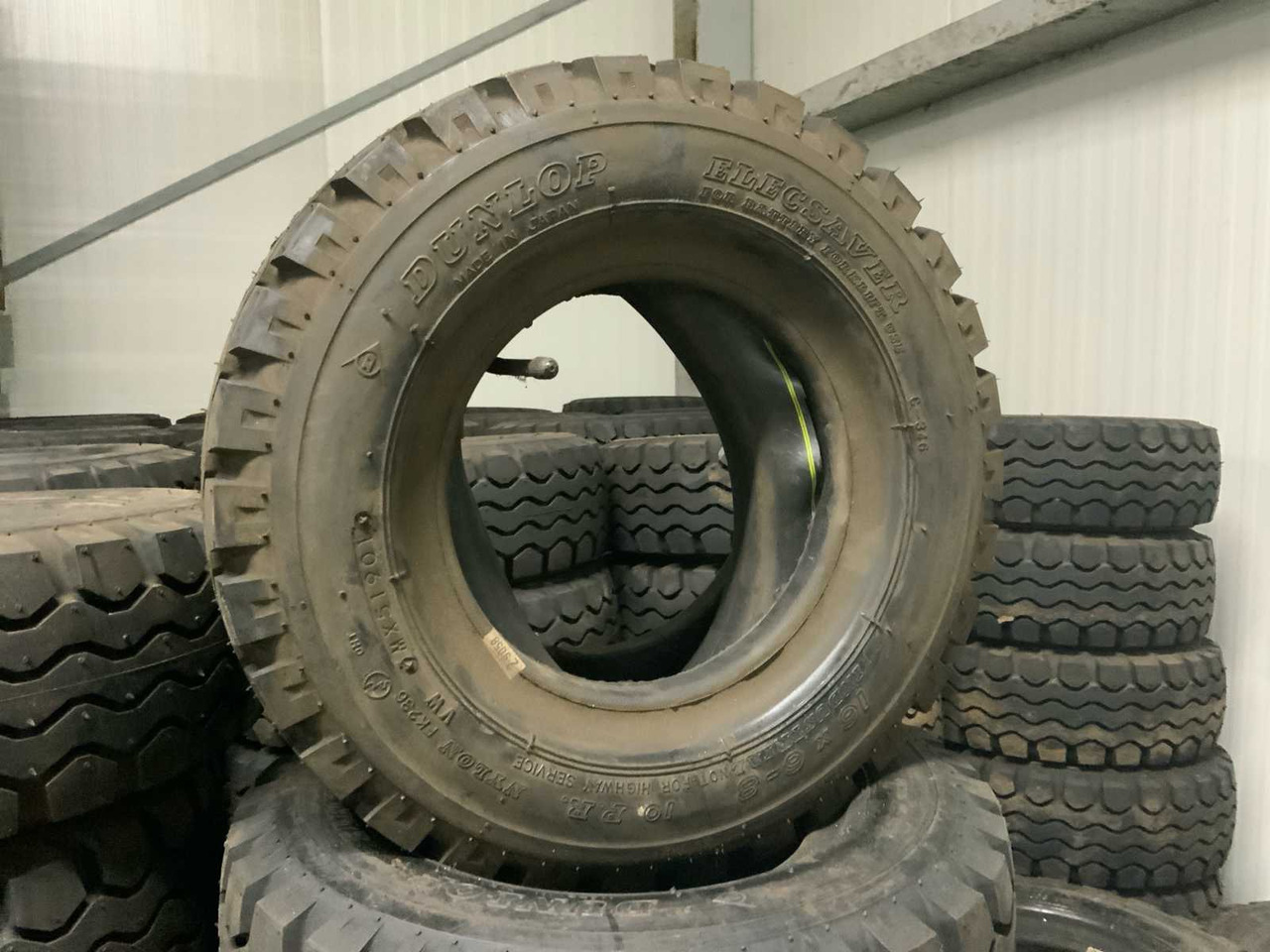 Dunlop - Pneus et jantes pour Tracteur agricole: photos 1 Dunlop - Pneus et jantes pour Tracteur agricole: photos 1