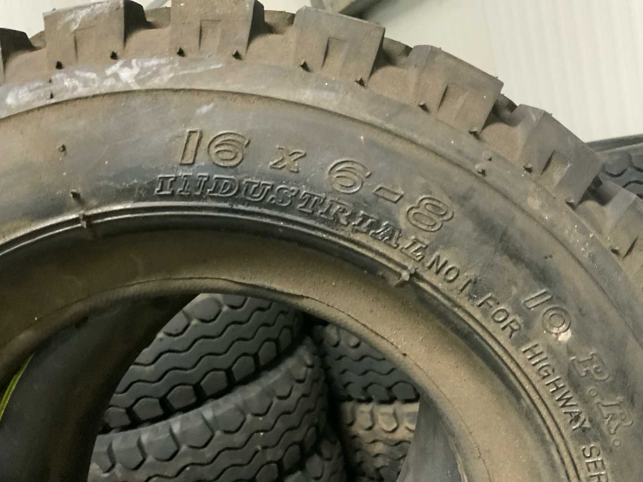 Dunlop - Pneus et jantes pour Tracteur agricole: photos 3 Dunlop - Pneus et jantes pour Tracteur agricole: photos 3