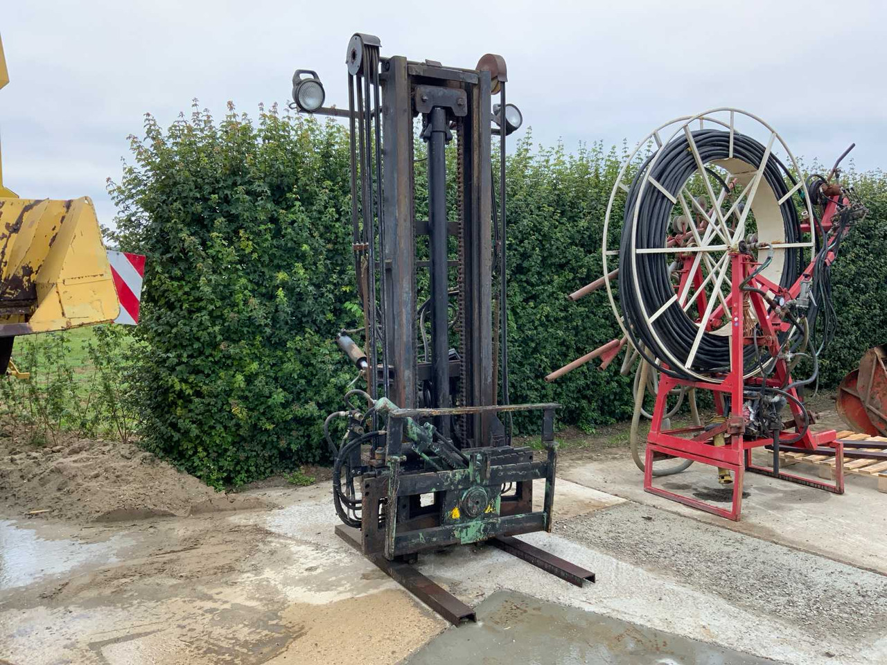 Duplex lifting mast with tilter - Chargeur frontal pour tracteur: photos 1 Duplex lifting mast with tilter - Chargeur frontal pour tracteur: photos 1