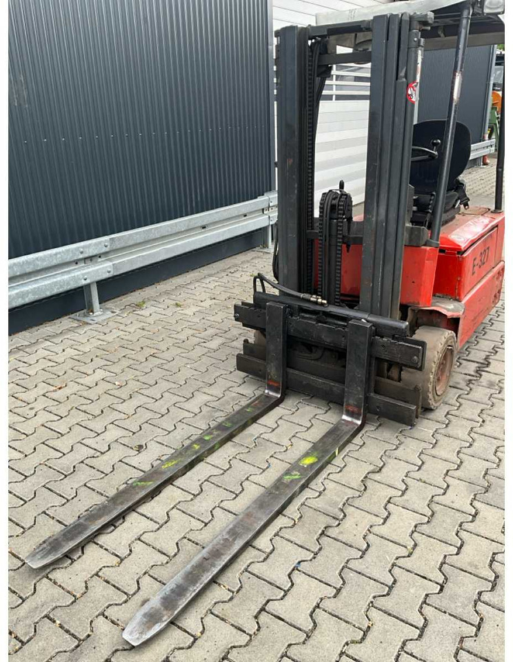 FORKLIFT LINDE - 15 E S - Chariot élévateur: photos 2 FORKLIFT LINDE - 15 E S - Chariot élévateur: photos 2