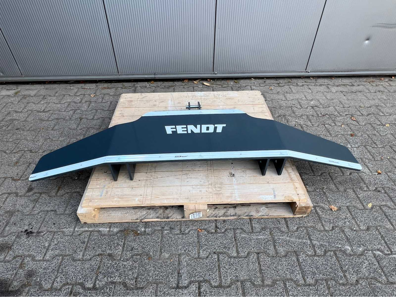 Fendt veiligheidsbumper - frontbumper - Chargeur frontal pour tracteur: photos 4 Fendt veiligheidsbumper - frontbumper - Chargeur frontal pour tracteur: photos 4