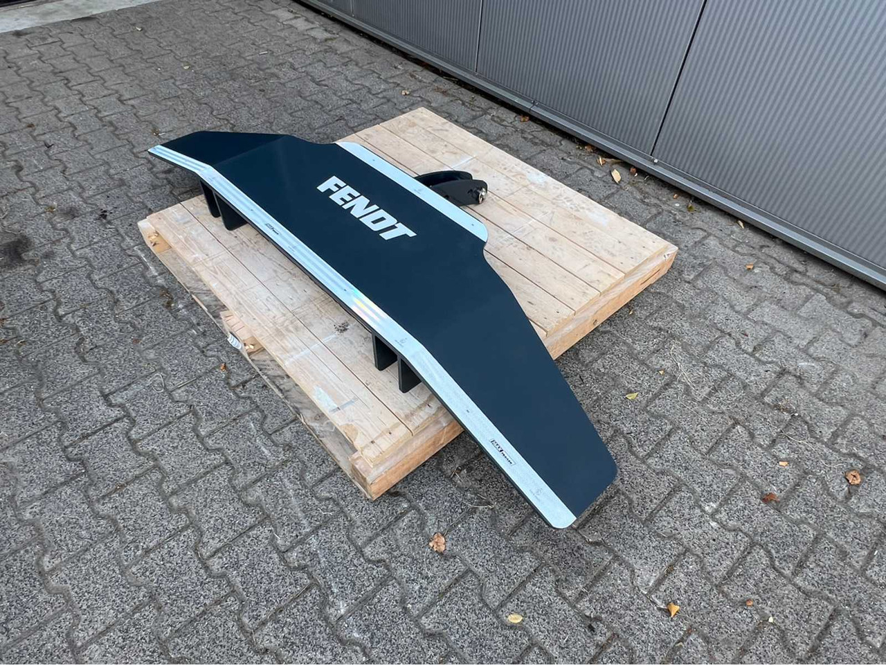 Fendt veiligheidsbumper - frontbumper - Chargeur frontal pour tracteur: photos 5 Fendt veiligheidsbumper - frontbumper - Chargeur frontal pour tracteur: photos 5