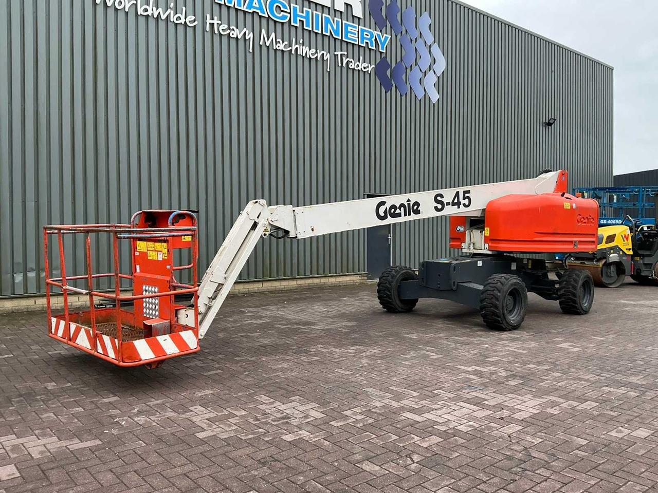 Genie S-45/4WD - Nacelle: photos 1 Genie S-45/4WD - Nacelle: photos 1