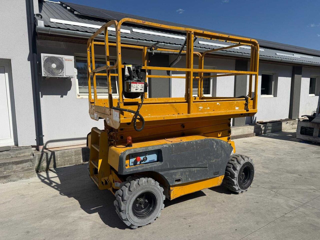 HAULOTTE - COMPACT 12 RTE - AERIAL WORK PLATFORMS 4X4 - 2007 - Nacelle: photos 2 HAULOTTE - COMPACT 12 RTE - AERIAL WORK PLATFORMS 4X4 - 2007 - Nacelle: photos 2