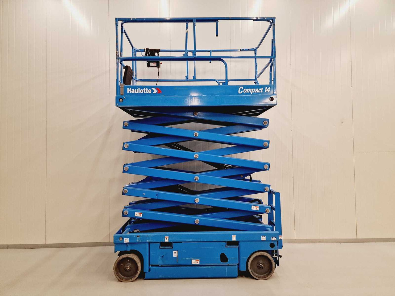 Haulotte Compact 14 - Nacelle: photos 4 Haulotte Compact 14 - Nacelle: photos 4
