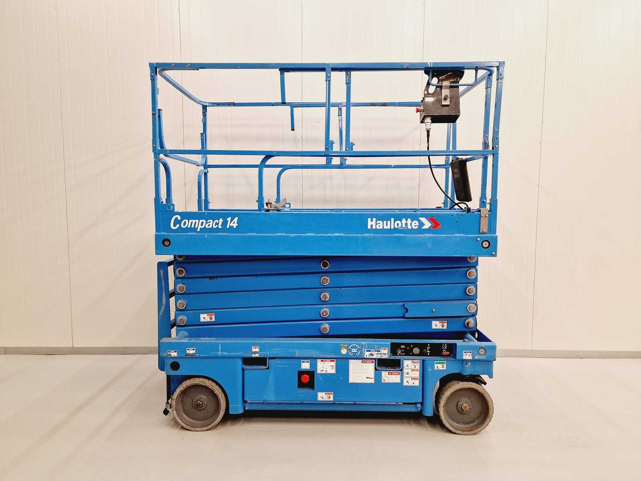 Haulotte Compact 14 - Nacelle: photos 2 Haulotte Compact 14 - Nacelle: photos 2