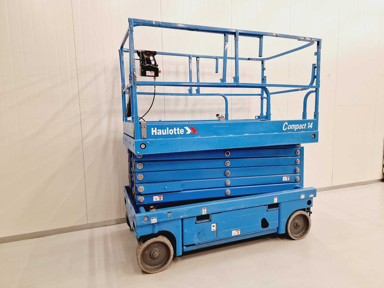 Haulotte Compact 14 - Nacelle: photos 5 Haulotte Compact 14 - Nacelle: photos 5