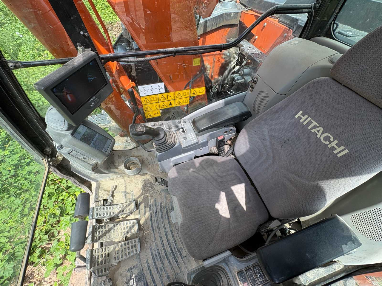 Pelle sur chenille Hitachi ZX135 US-6: photos 9