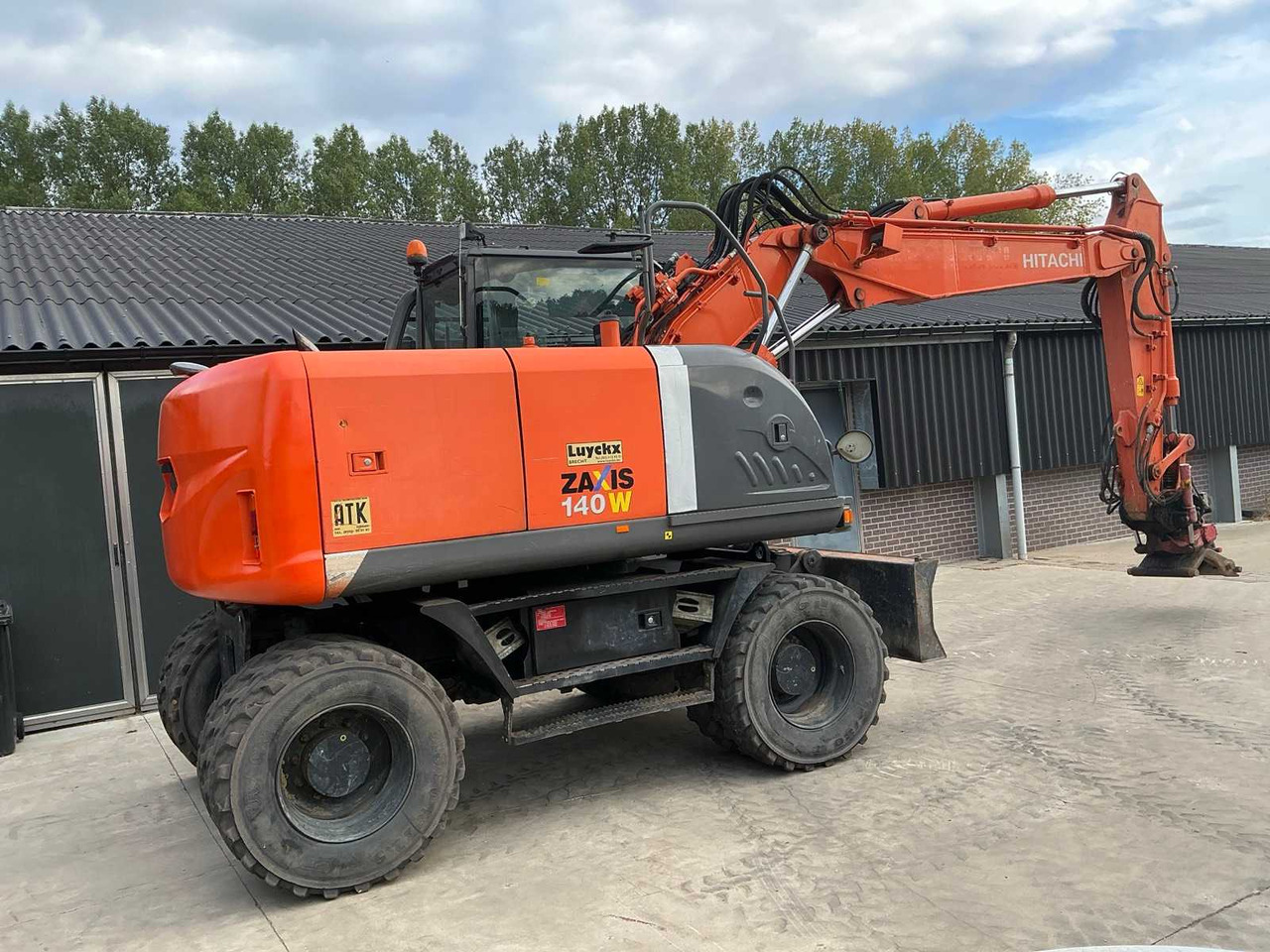 Hitachi Zaxis 140W - Pelle sur pneus: photos 3 Hitachi Zaxis 140W - Pelle sur pneus: photos 3
