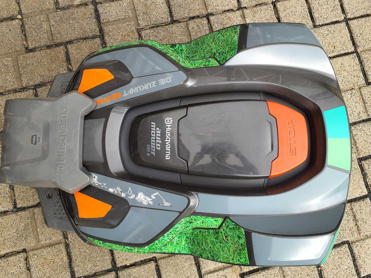 Husqvarna Automower 330x - Motofaucheuse: photos 2 Husqvarna Automower 330x - Motofaucheuse: photos 2