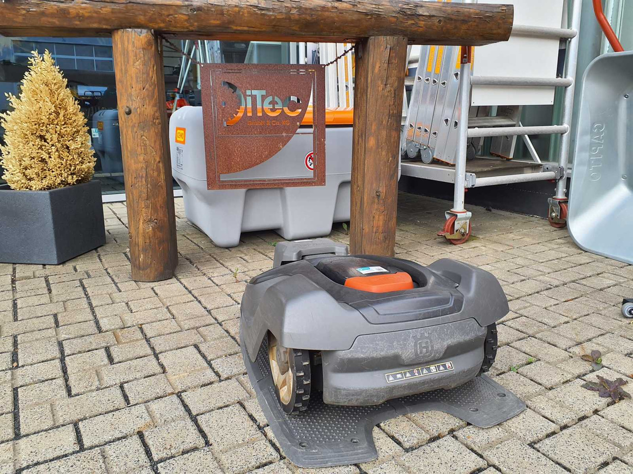 Husqvarna Automower 430x - Motofaucheuse: photos 1 Husqvarna Automower 430x - Motofaucheuse: photos 1