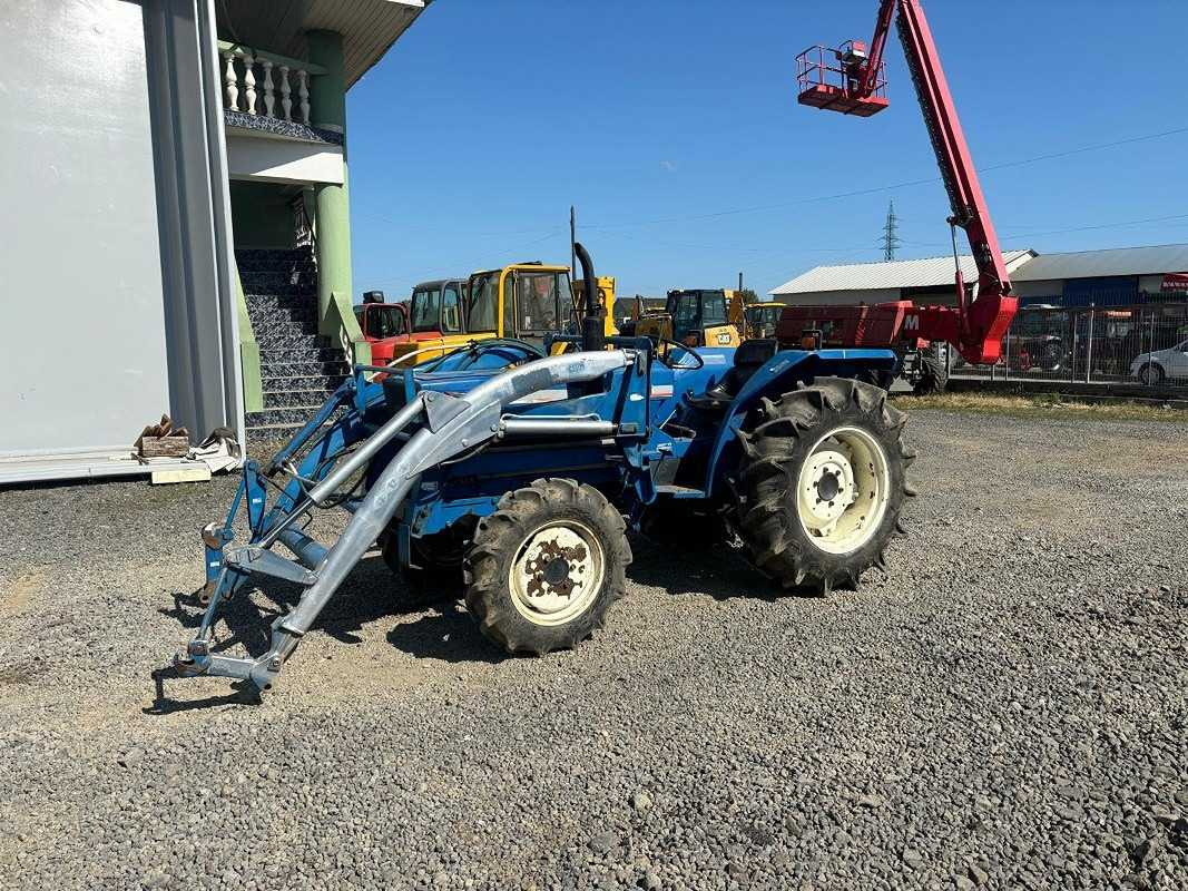 ISEKI 4-WHEEL DRIVE TRACTOR - Tracteur agricole: photos 1 ISEKI 4-WHEEL DRIVE TRACTOR - Tracteur agricole: photos 1