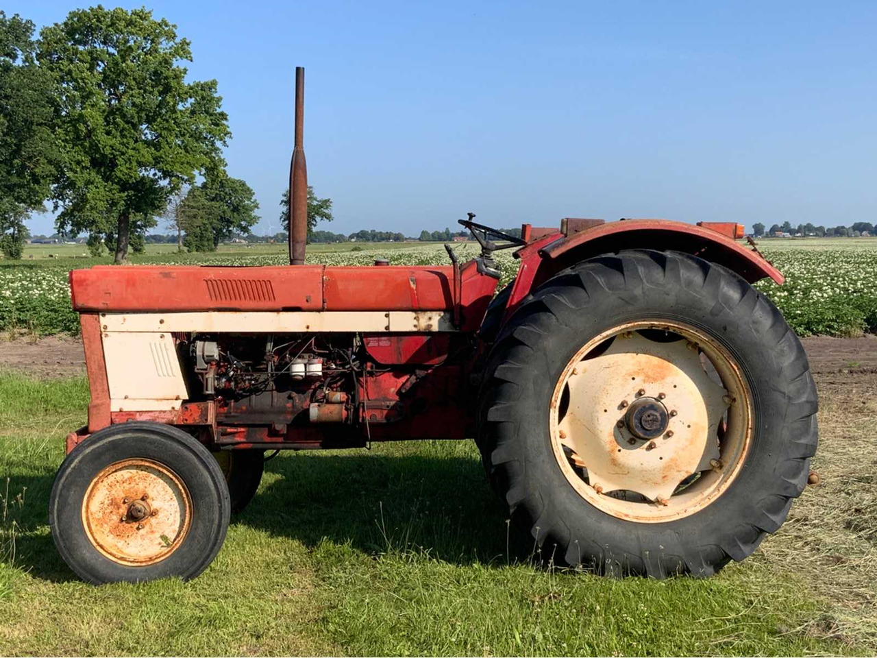 International 1046 A - Tracteur agricole: photos 3 International 1046 A - Tracteur agricole: photos 3