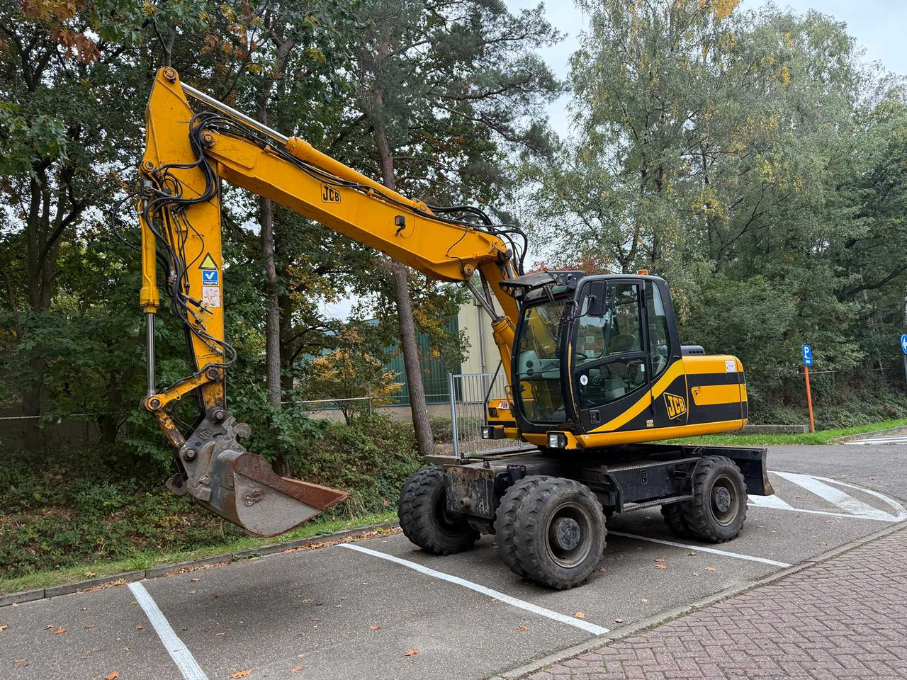 JCB JS 145 W - Pelle sur pneus: photos 2 JCB JS 145 W - Pelle sur pneus: photos 2