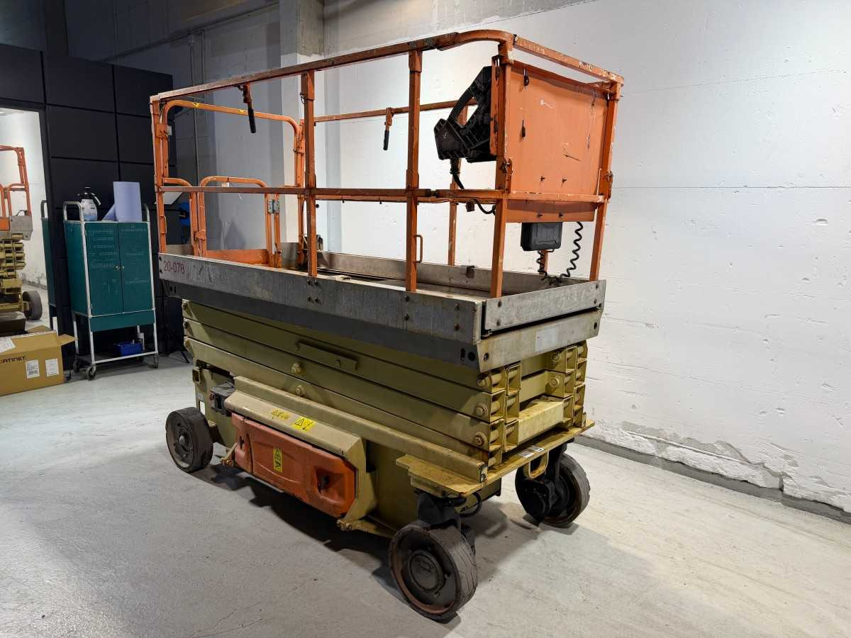 JLG - 2011 - 3246ES - AERIAL PLATFORM - Nacelle: photos 2 JLG - 2011 - 3246ES - AERIAL PLATFORM - Nacelle: photos 2