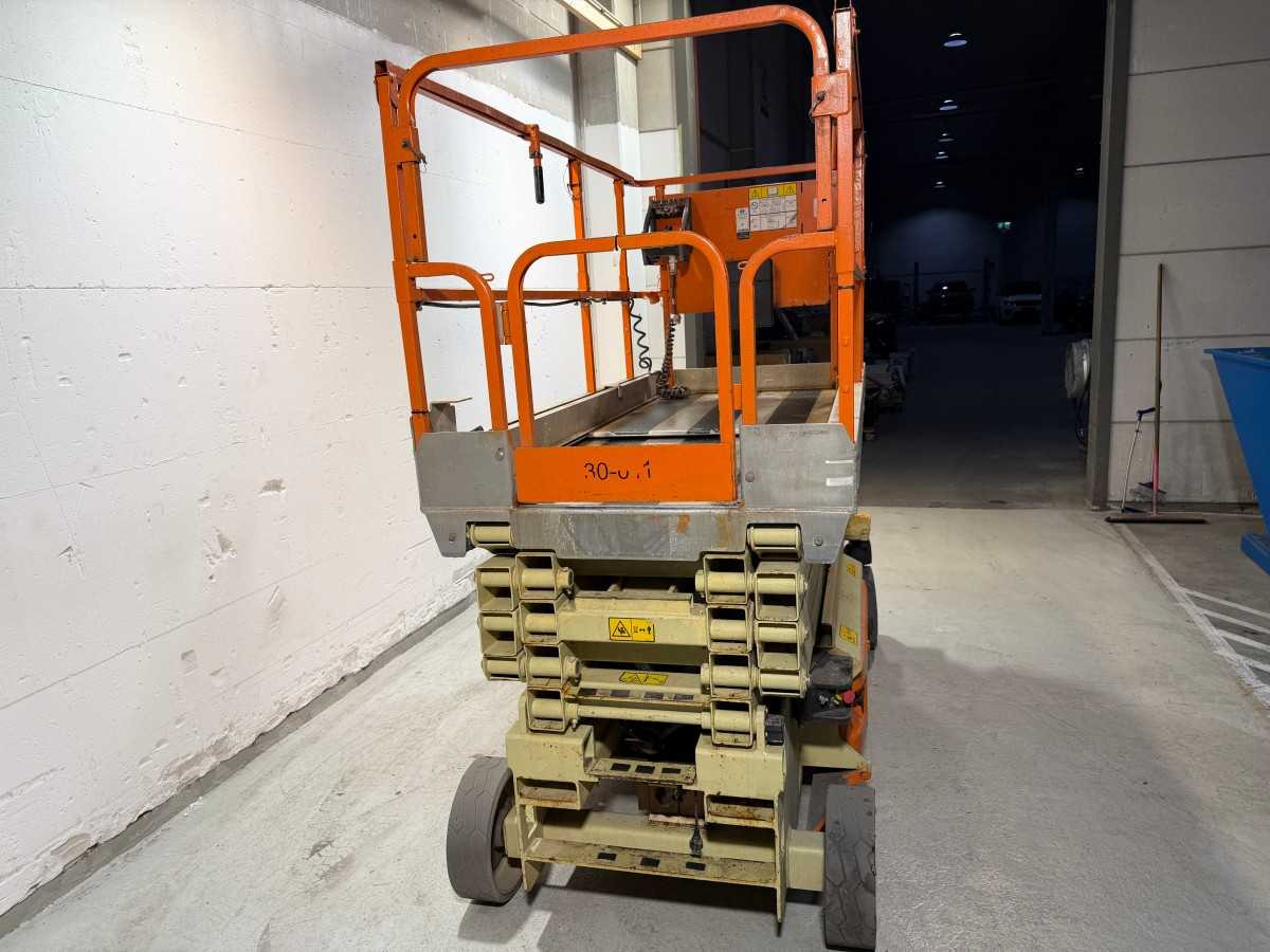 JLG - 2012 - 3246ES - AERIAL PLATFORM - Nacelle: photos 2 JLG - 2012 - 3246ES - AERIAL PLATFORM - Nacelle: photos 2