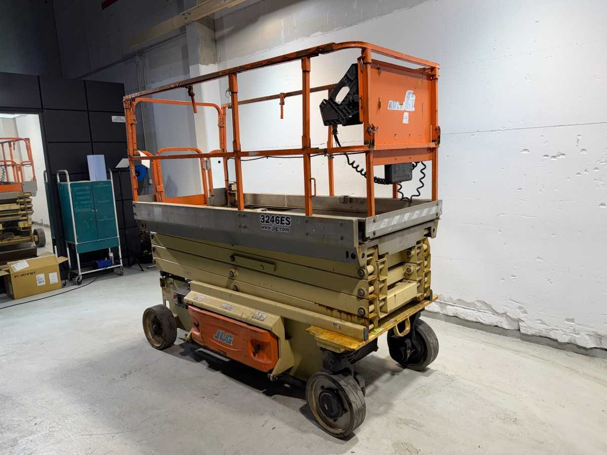 JLG - 2012 - 3246ES - AERIAL PLATFORM - Nacelle: photos 2 JLG - 2012 - 3246ES - AERIAL PLATFORM - Nacelle: photos 2