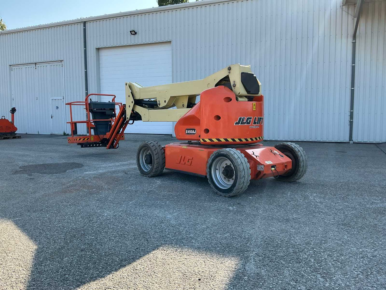 JLG E450AJ - Nacelle: photos 1 JLG E450AJ - Nacelle: photos 1