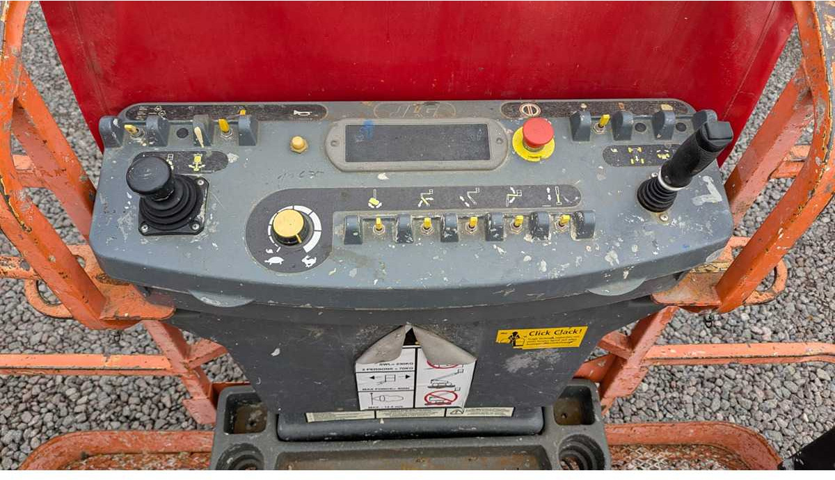 JLG JLG - 600AJ - AERIAL WORK PLATFORMS (NO. 69170) - 2005 - Nacelle: photos 5 JLG JLG - 600AJ - AERIAL WORK PLATFORMS (NO. 69170) - 2005 - Nacelle: photos 5