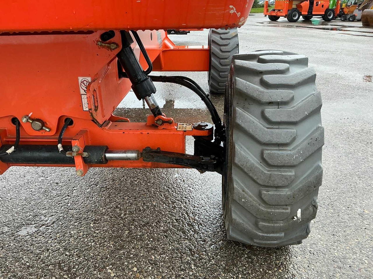 JLG M600JP 4x4 - Nacelle: photos 5 JLG M600JP 4x4 - Nacelle: photos 5