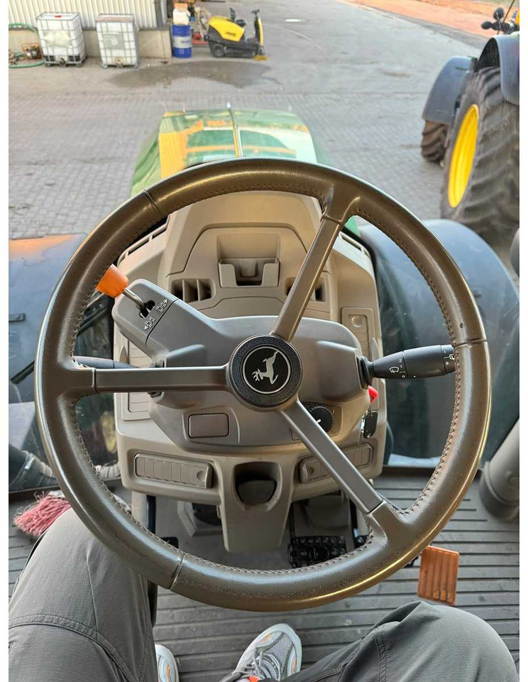JOHN DEERE 6R 250 - E18 - Tracteur agricole: photos 3 JOHN DEERE 6R 250 - E18 - Tracteur agricole: photos 3