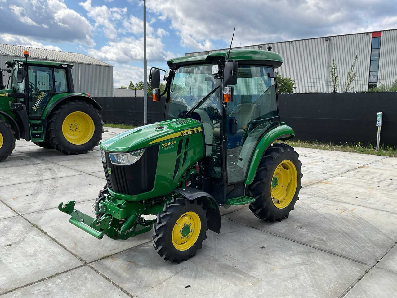 John Deere 3046R - Micro tracteur: photos 1 John Deere 3046R - Micro tracteur: photos 1