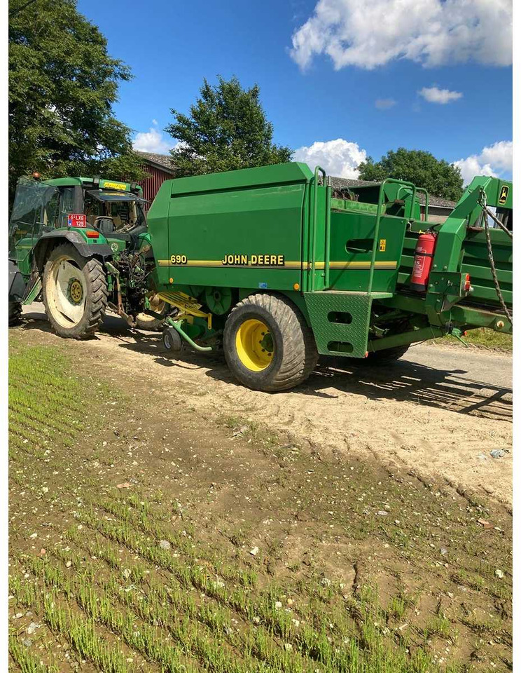 John Deere 690 - Presse à balles cubiques: photos 2 John Deere 690 - Presse à balles cubiques: photos 2