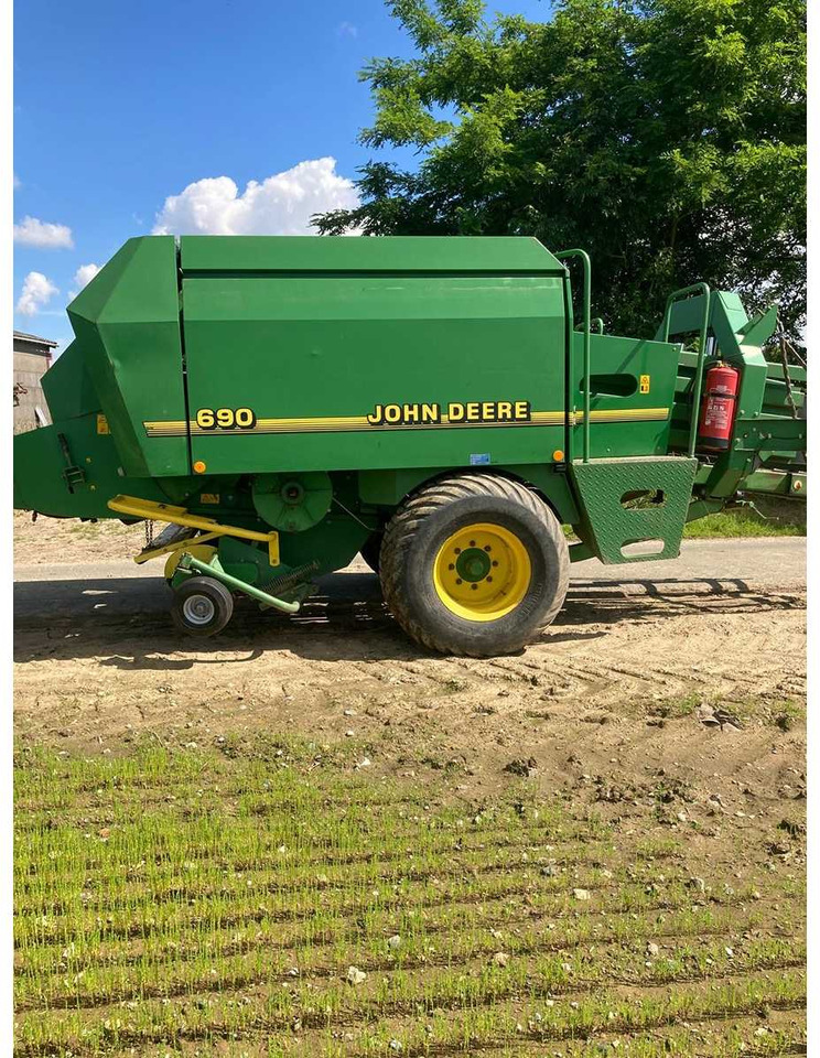 John Deere 690 - Presse à balles cubiques: photos 1 John Deere 690 - Presse à balles cubiques: photos 1