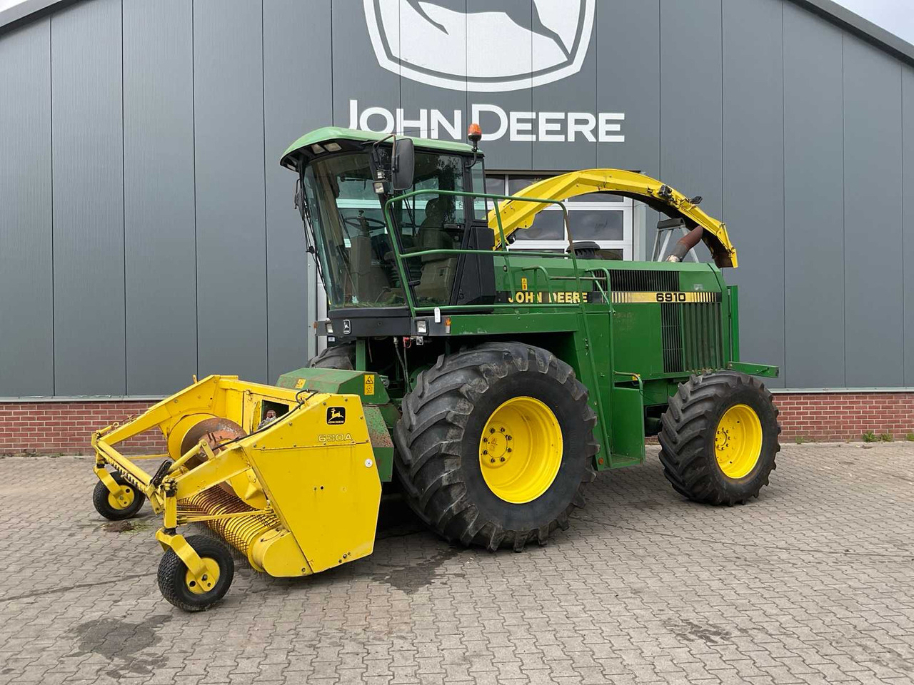 John Deere 6910 - Ensileuse: photos 1 John Deere 6910 - Ensileuse: photos 1
