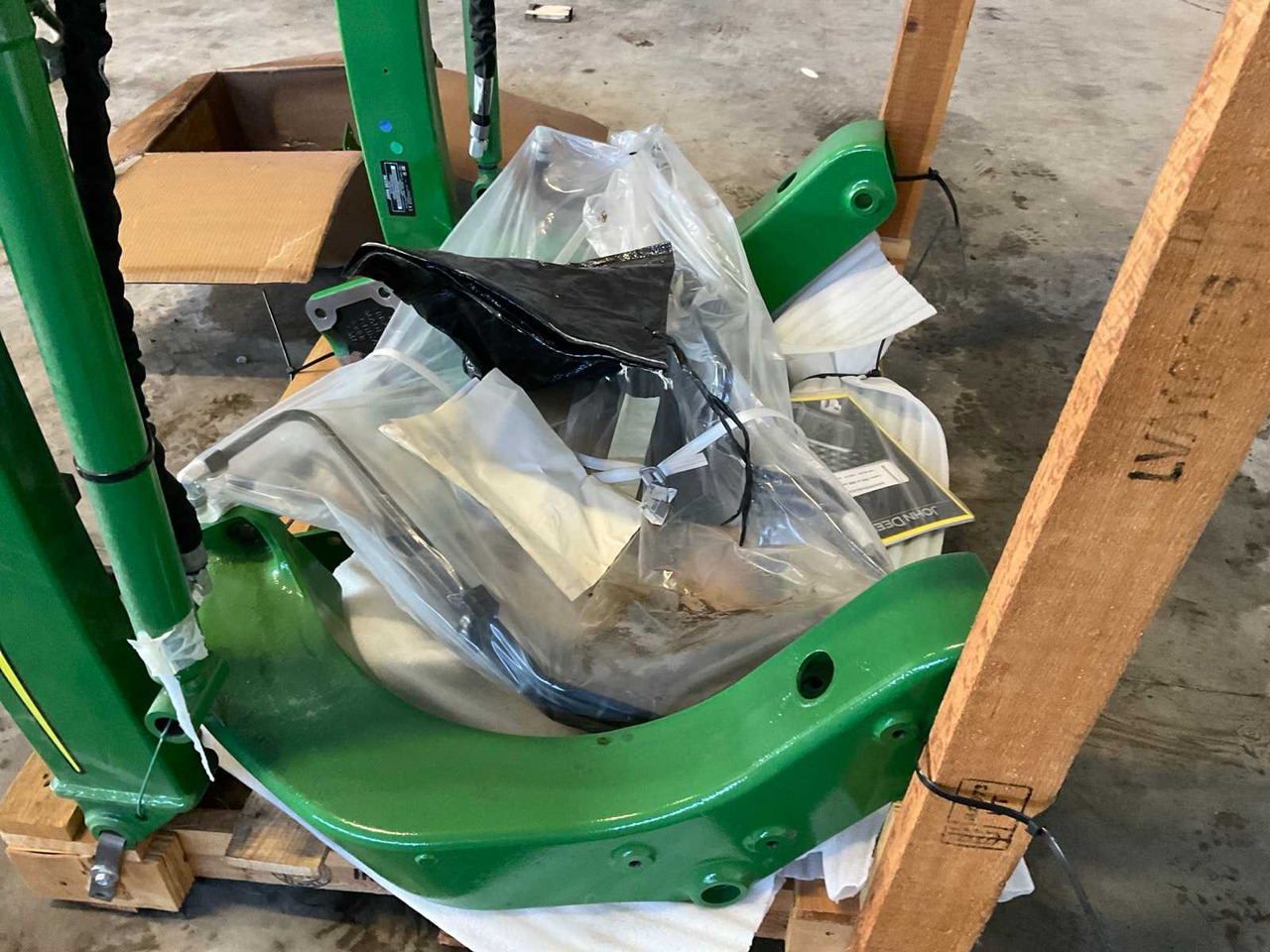John Deere - Chargeur frontal pour tracteur: photos 5 John Deere - Chargeur frontal pour tracteur: photos 5