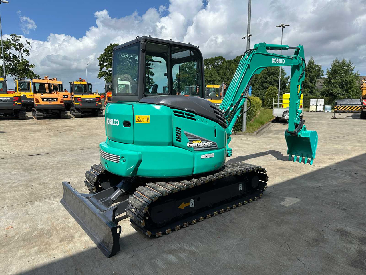 Kobelco SK55SRX-6 - Pelle sur chenille: photos 4 Kobelco SK55SRX-6 - Pelle sur chenille: photos 4