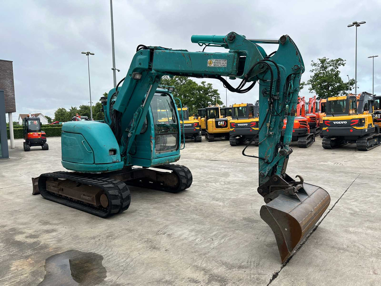 Kobelco SK70SR - Pelle sur chenille: photos 3 Kobelco SK70SR - Pelle sur chenille: photos 3